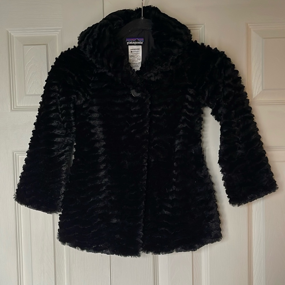 Patagonia Girls Faux Fur Jacket - Kids Coat - Collared Button Black. Girls XS